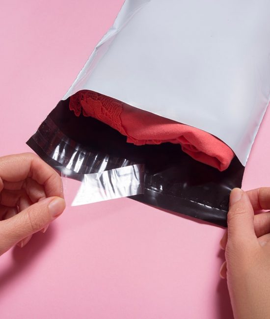 Recycelbare und robuste Verpackungstasche - Retouren bequem verschicken Versandbeutel - Versandtasche Retoure Rücksendung DHL - Polybeutel Versandverpackung Textilien DHL -Versandtaschen für kleine Teile - Versandtüten mit Verschluss günstig - Versandbeutel für große Heimtextilien - günstige Versandtaschen für Textilien - Retouren einfach verschicken Versandbeutel - Einfache Warenrückgabe mit Versandtaschen - Günstige DHL-Kleinpaket Versandbeutel kaufen