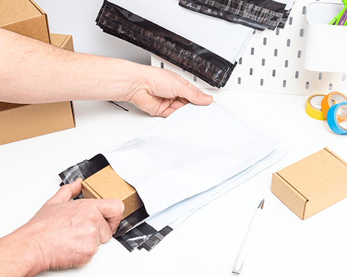 Hochwertige und Umweltbewusste Tasche - Polybeutel Versandverpackung Textilien DHL - Versandtasche Groß Belastbar Qualität -Kleine robuste Versandtaschen kaufen - Versandtaschen für kleine Teile - Versandtüten für Schuhkartons günstig - Rücksendungen leicht gemacht Versandtaschen - Einfache Warenrückgabe mit Versandtaschen - Versandmaterial für kleine Waren